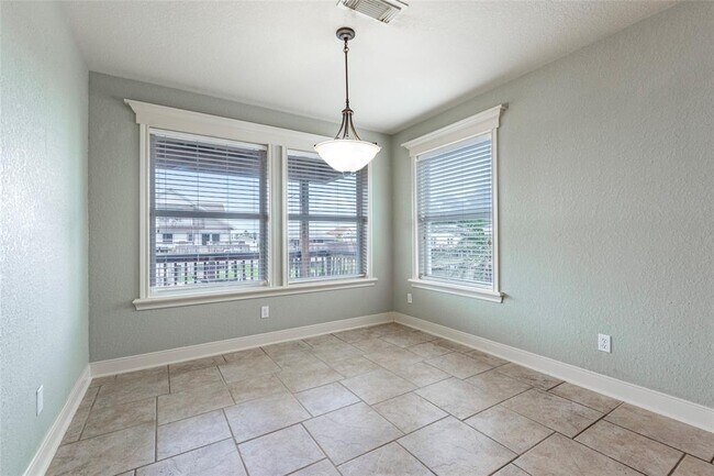 Building Photo - 70 Tarpon St