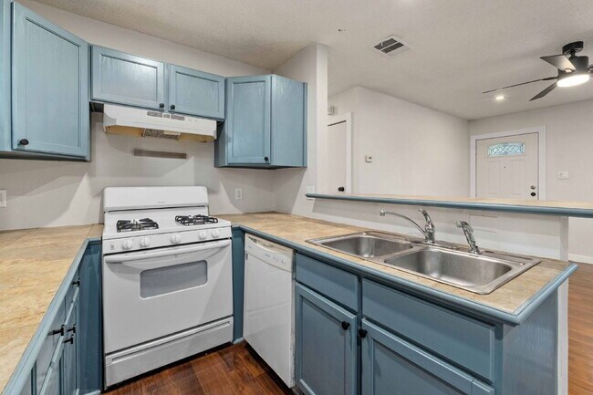 Building Photo - 2928 E 12th St