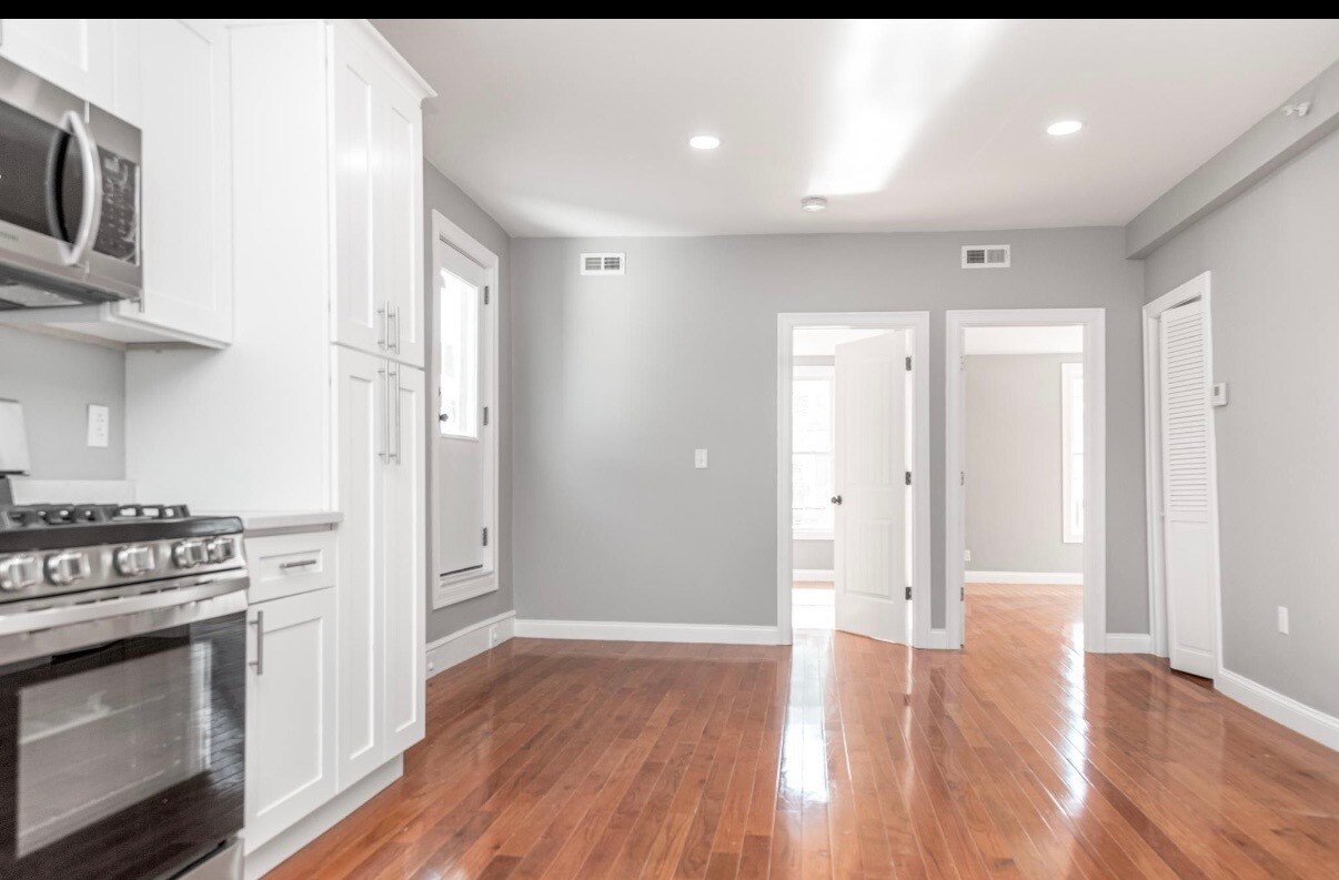 Building Photo - 16 Gaston St