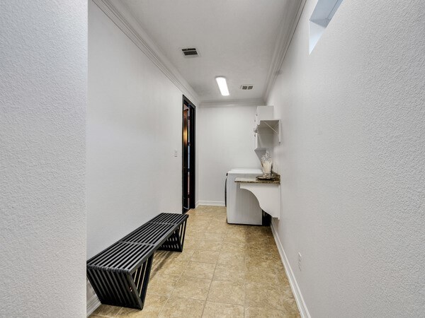 Building Photo - 2523 Watts St