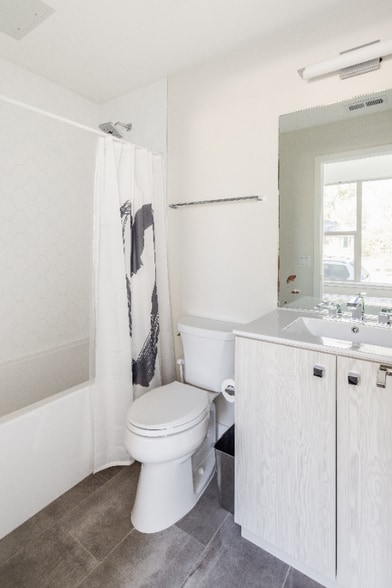 Building Photo - 3460 E 31st Ave