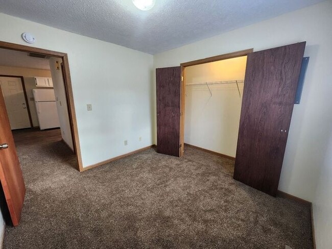 Building Photo - Updated 2 Bedroom Duplex on North Side