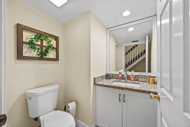 Building Photo - 12196 Sag Harbor Ct