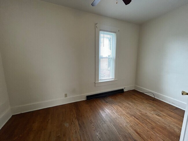 Building Photo - Single Family Home with Spacious Back Yard