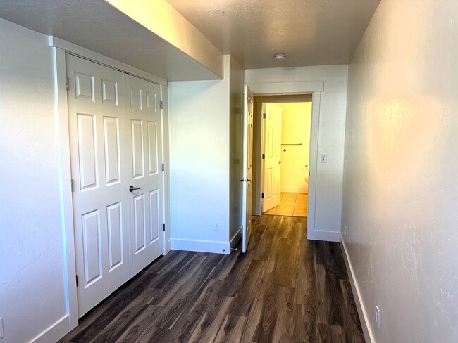 Building Photo - 580 S Center St