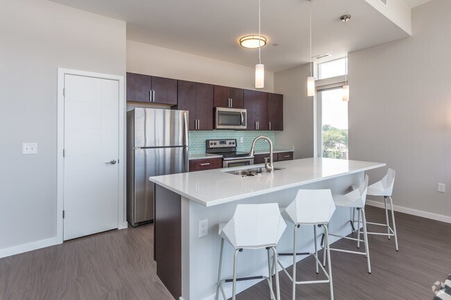 Interior Photo - Edge 32