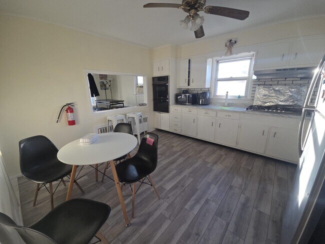 Building Photo - 1410 45th St