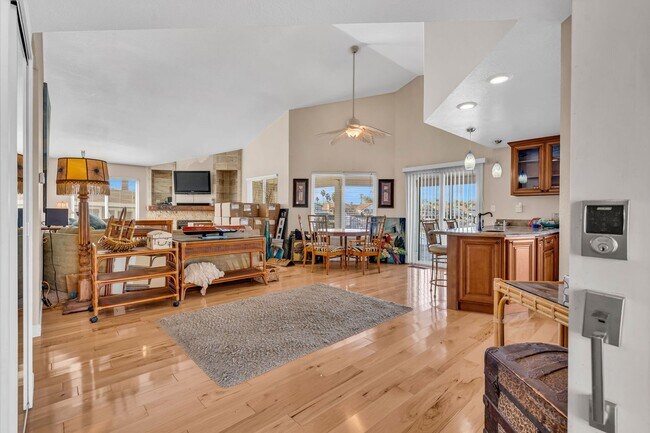 Building Photo - INCREDIBLE LOCATION... END OF CUL DE SAC WITH OVER 100 FEET ON WATER... MARVELOUS DOCK AND DECK W...