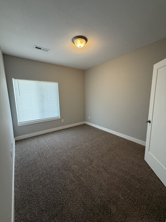 Building Photo - 5577 N Edwards Cir