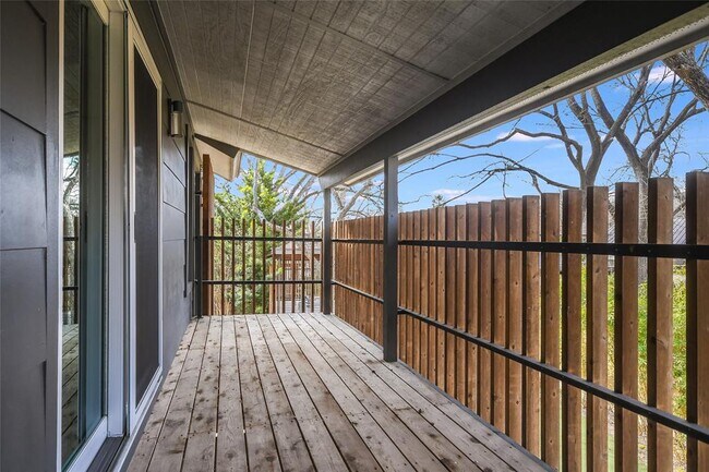 Building Photo - 3404 Rivercrest Dr
