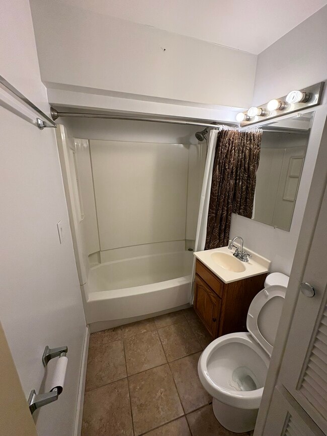 Building Photo - 313 E North St