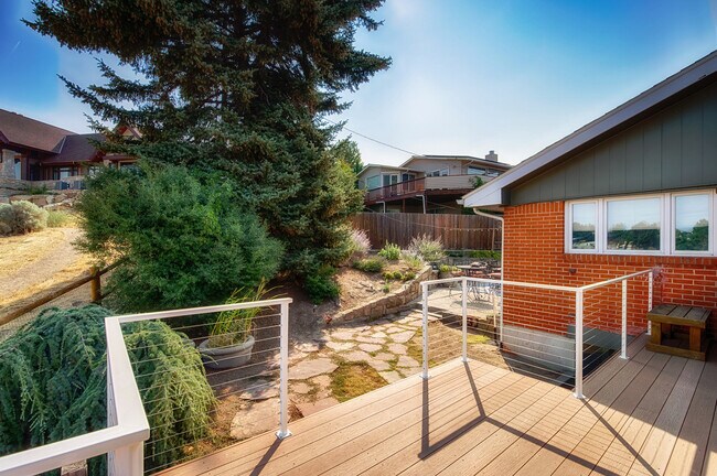 Building Photo - Boise, Beautiful home in the Foothills with lots of privacy
