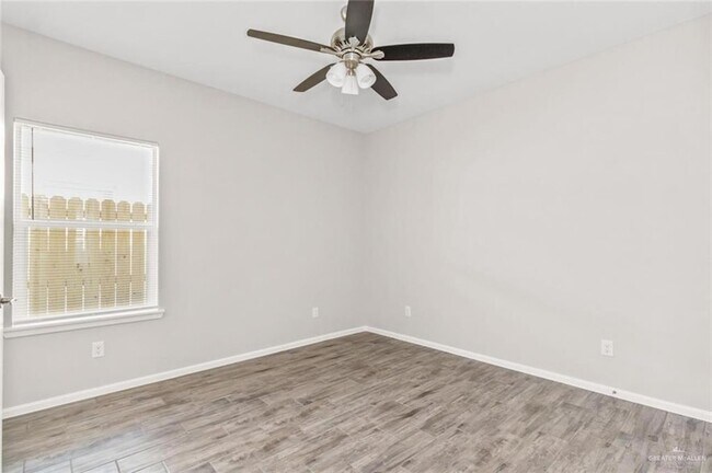 Building Photo - 1216 Shavano Dr