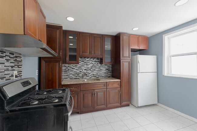 Building Photo - 341 Lembeck Ave