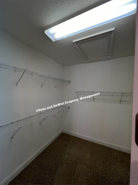 Building Photo - 3 Bed/3 Bath