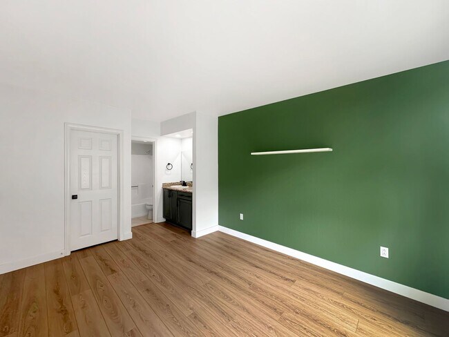 Building Photo - Beautiful 2BD/2BA Condo in North Park W/ C...