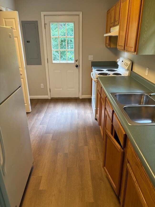 Building Photo - Newly Remodeled 3 Bedroom in East Asheville