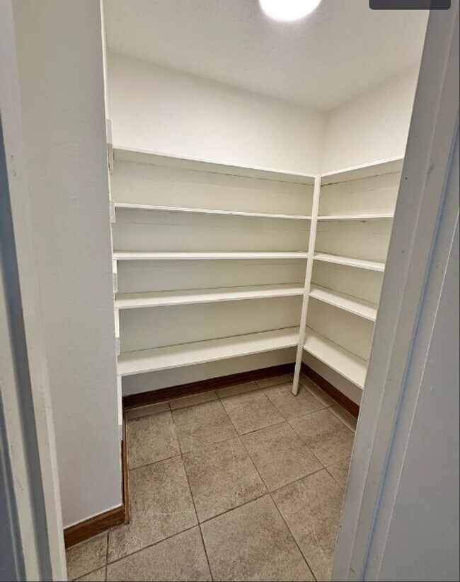 Building Photo - Beautifully Renovated 2-Bedroom, 1.5-Bathroom Townhouse in North St. Petersburg