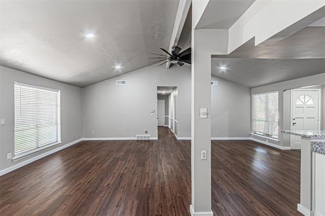 Building Photo - 1018 McCallum Dr