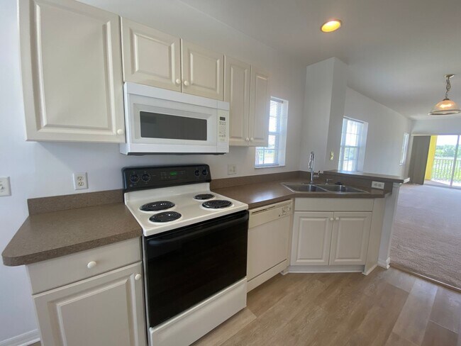 Building Photo - 2140 Heron Lake Dr