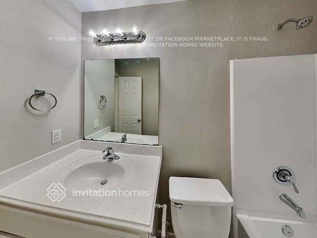 Building Photo - 3827 Middlecrest Ln