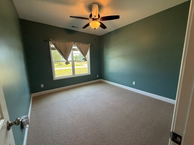 Building Photo - Beautiful unfurnished 5 Bedroom 3 Bath home in The Preserve at Tidewater Sneads Ferry