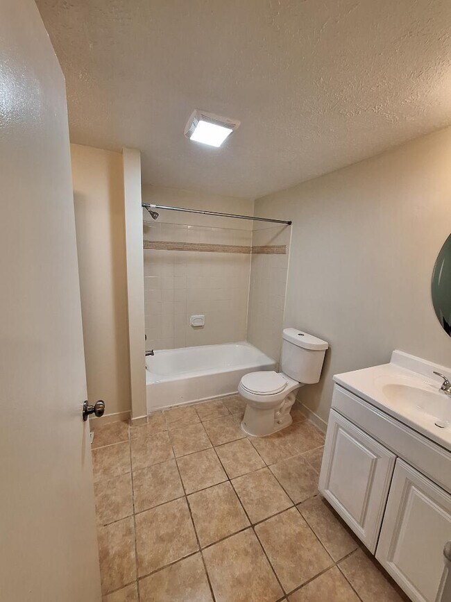 Building Photo - 4332 Thistlewood Terrace