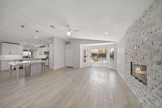 Building Photo - 54140 Avenida Mendoza
