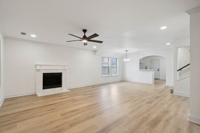Building Photo - 5847 Southington St