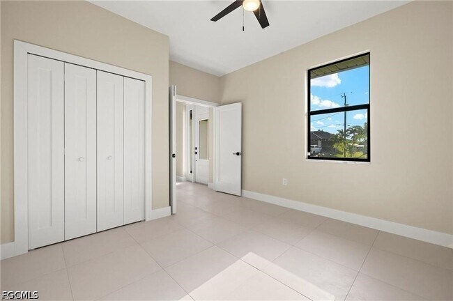 Building Photo - 1008 NW 36th Pl