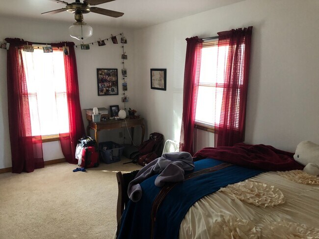 Building Photo - 3 Bedroom Available August 2026; Monthly r...