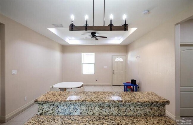 Building Photo - 304 S Ridge Ln