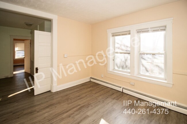 Building Photo - 1609 Lakewood Ave