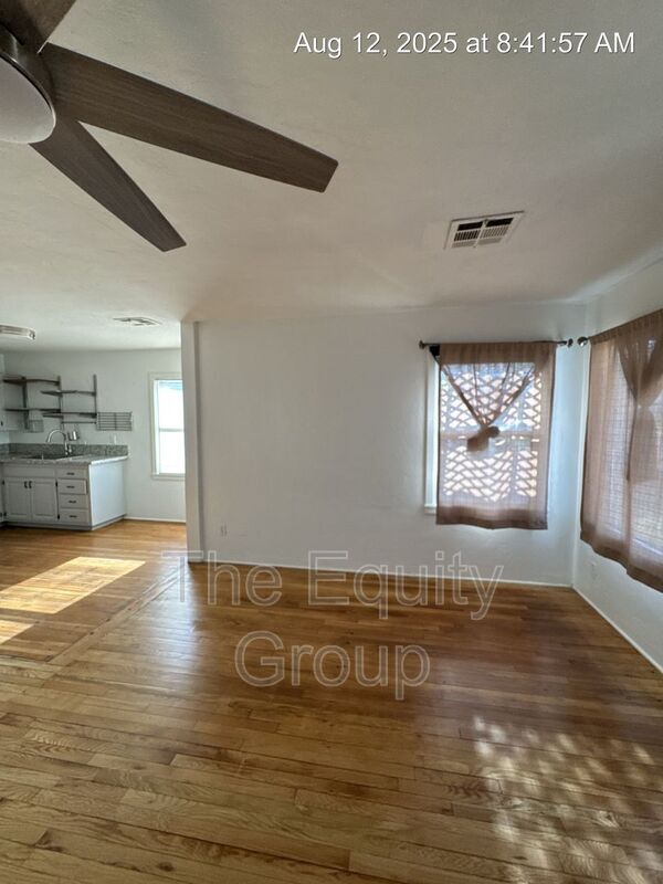 Building Photo - 620 E Tulare Ave