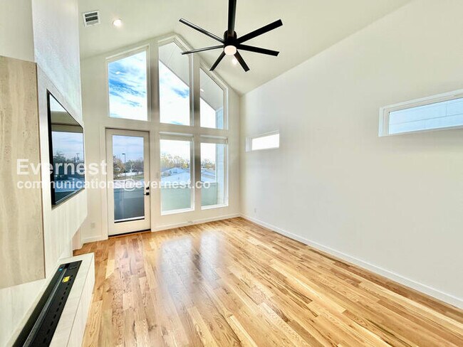 Building Photo - 426 Avenue L Ave