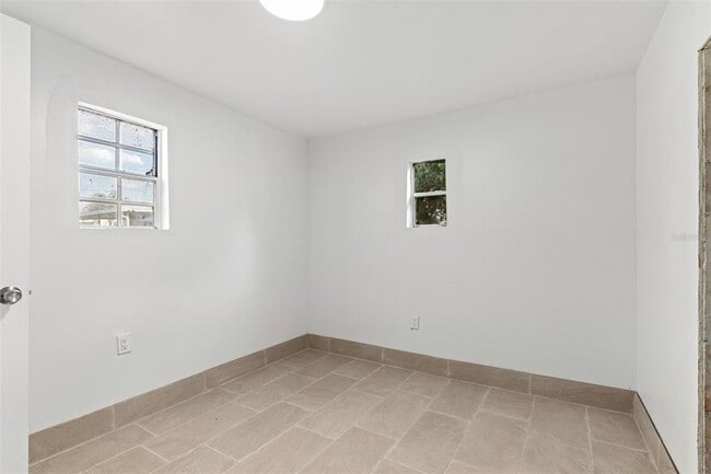 Building Photo - 171 Casebier St
