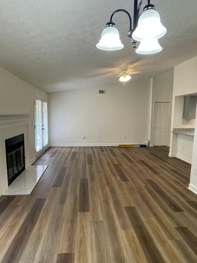 Building Photo - Beautifully renovated 3/2 off of Newton Br...