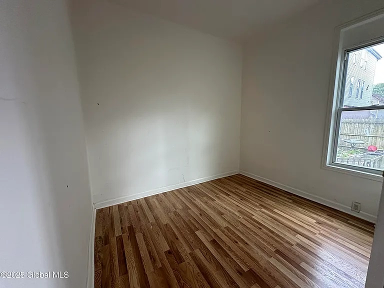 Building Photo - 1 Swan St