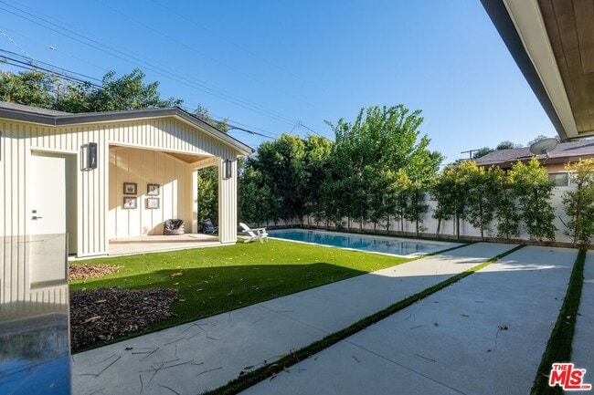 Building Photo - 4708 Noble Ave