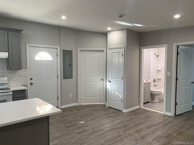 Building Photo - 21 Collegeview Ave