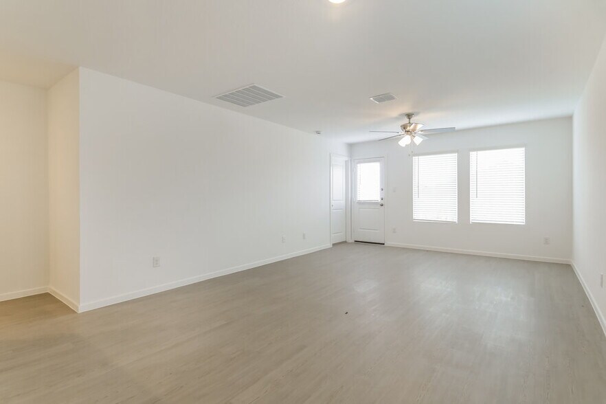 Building Photo - 1712 Crossbill St