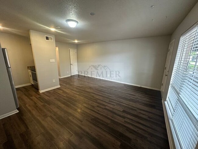 Building Photo - 6009 Barton Ave