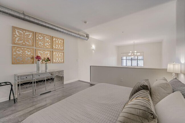 Building Photo - 334 Santana Row