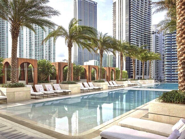 Building Photo - 801 S Miami Ave