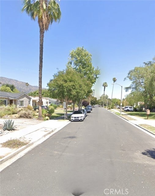 Building Photo - 701 Oakdale Ave