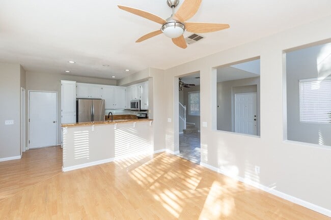 Building Photo - 3 bed, 2.5 bath DETACHED home in SCRIPPS RANCH