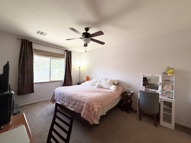 Building Photo - Charming Single-Story Townhome in Gated Southwest Community