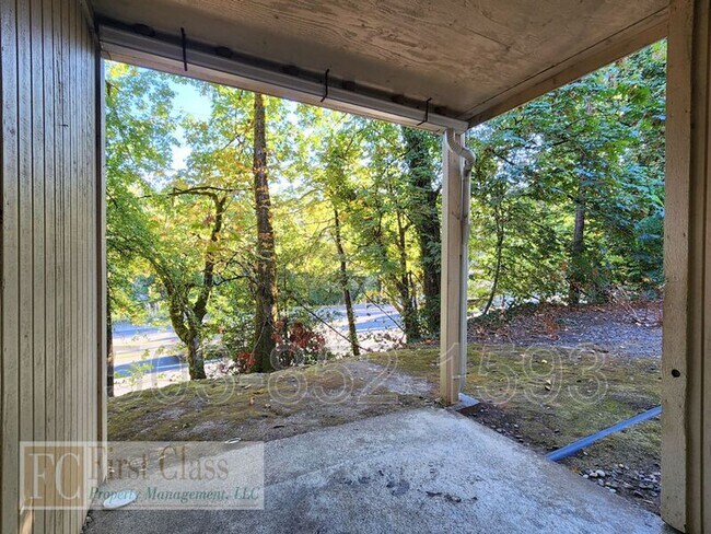 Building Photo - 3618 SW Beaverton Hillsdale Hwy