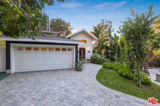 Building Photo - 9476 Hidden Valley Pl