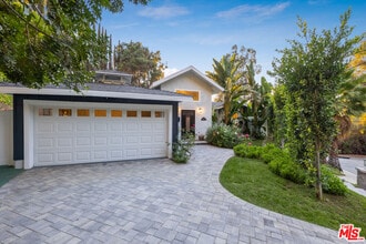 Building Photo - 9476 Hidden Valley Pl